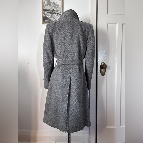 Wool Herringbone Vintage Tweed Women’s Trench Coat - Picture 3 of 10